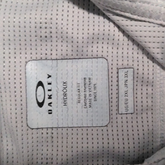 Oakley Mens Size 2XL Light Gray Hydrolix Breathable Polo Shirt - Picture 2 of 5